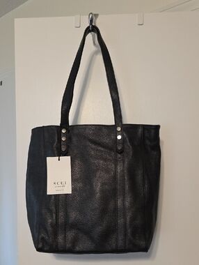 Black Leather Tote Bag – Classic Everyday Carryall